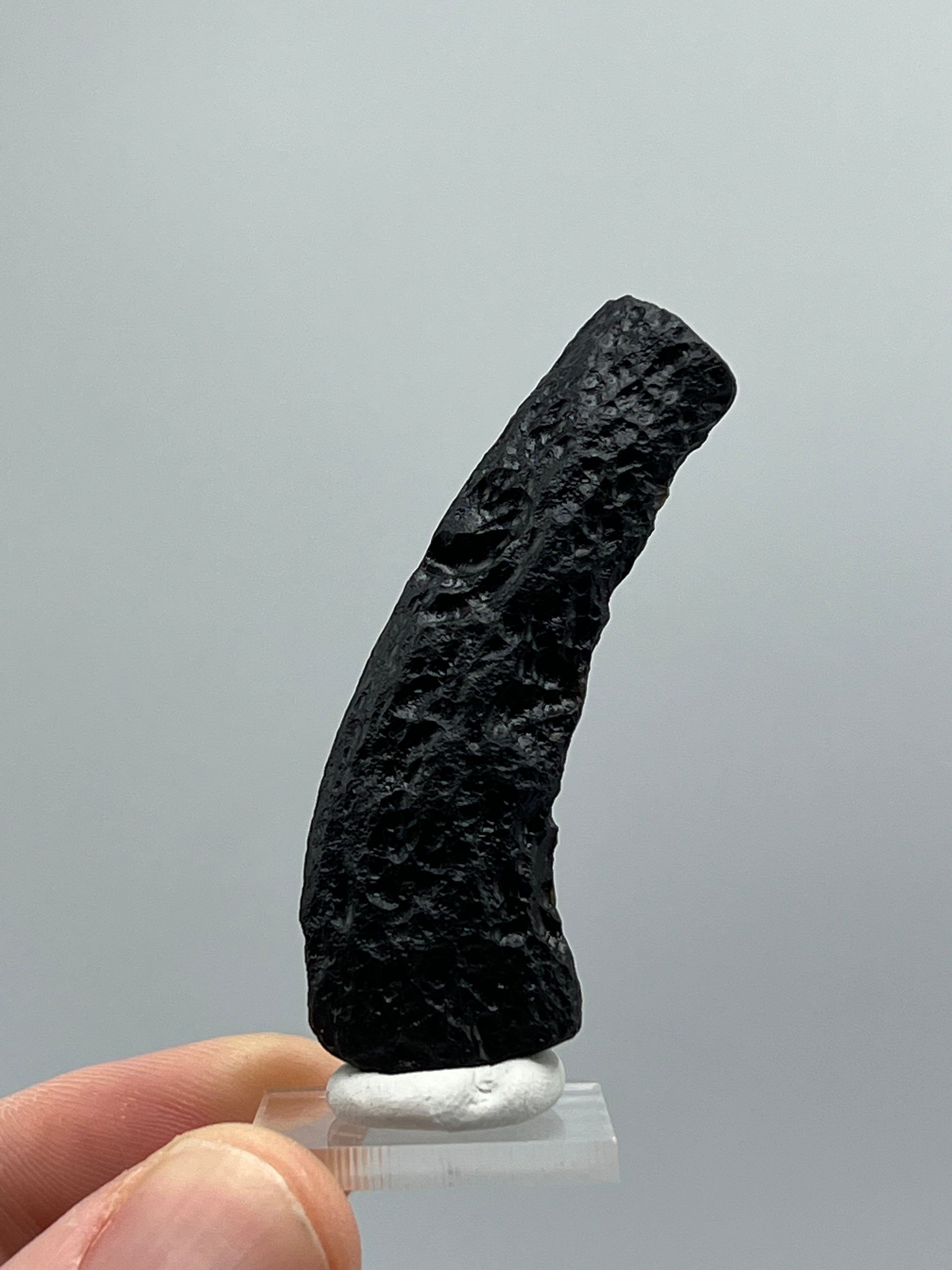 Tektite from Thailand H 13.7g - Earthly Secrets