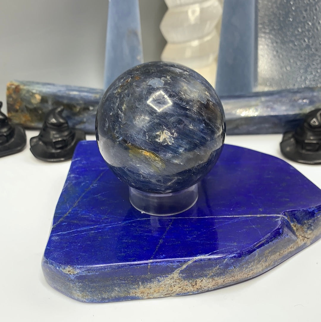 Kyanite sphere GG - Earthly Secrets
